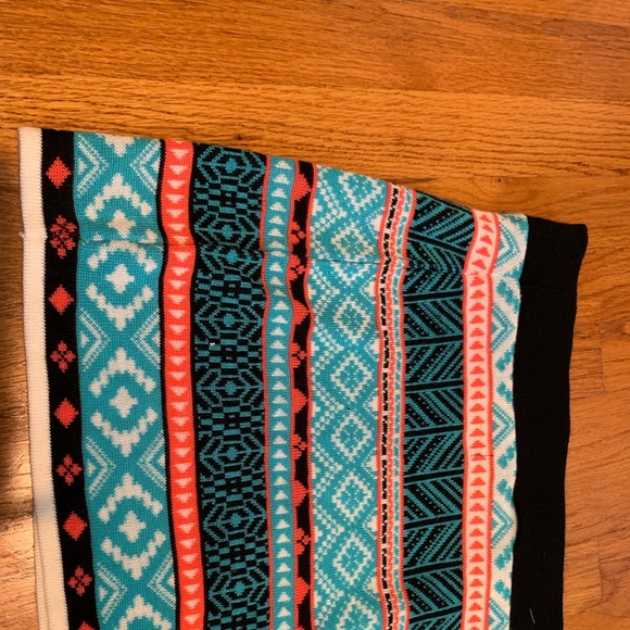 tight patterned skirt - Picture 2 of 2